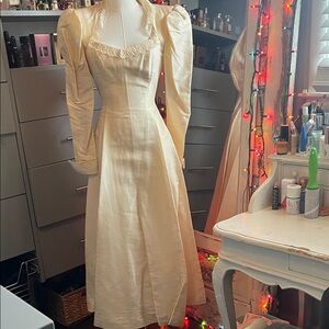 Oscar de la Renta Cream Long Sleeve vintage wedding Dress